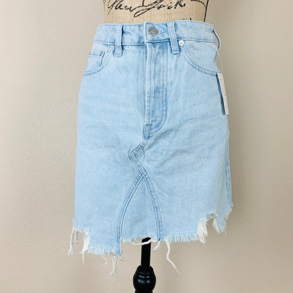 ❤️NWT Free People Frayed Denim Skirt Sizes-25+26 - Picture 7 of 8